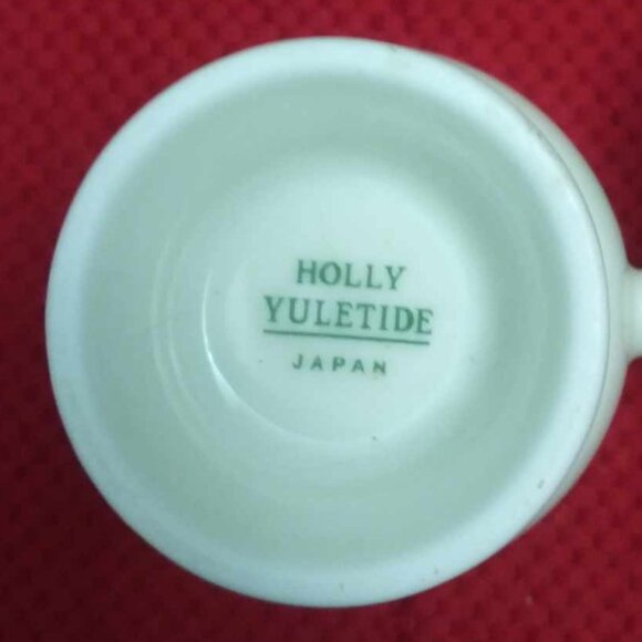 Vintage Christmas Cups Set Holly Yuletide Japan NEW - Picture 4 of 7